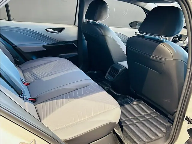 5座SUV 专车内饰，后排空间与行李位