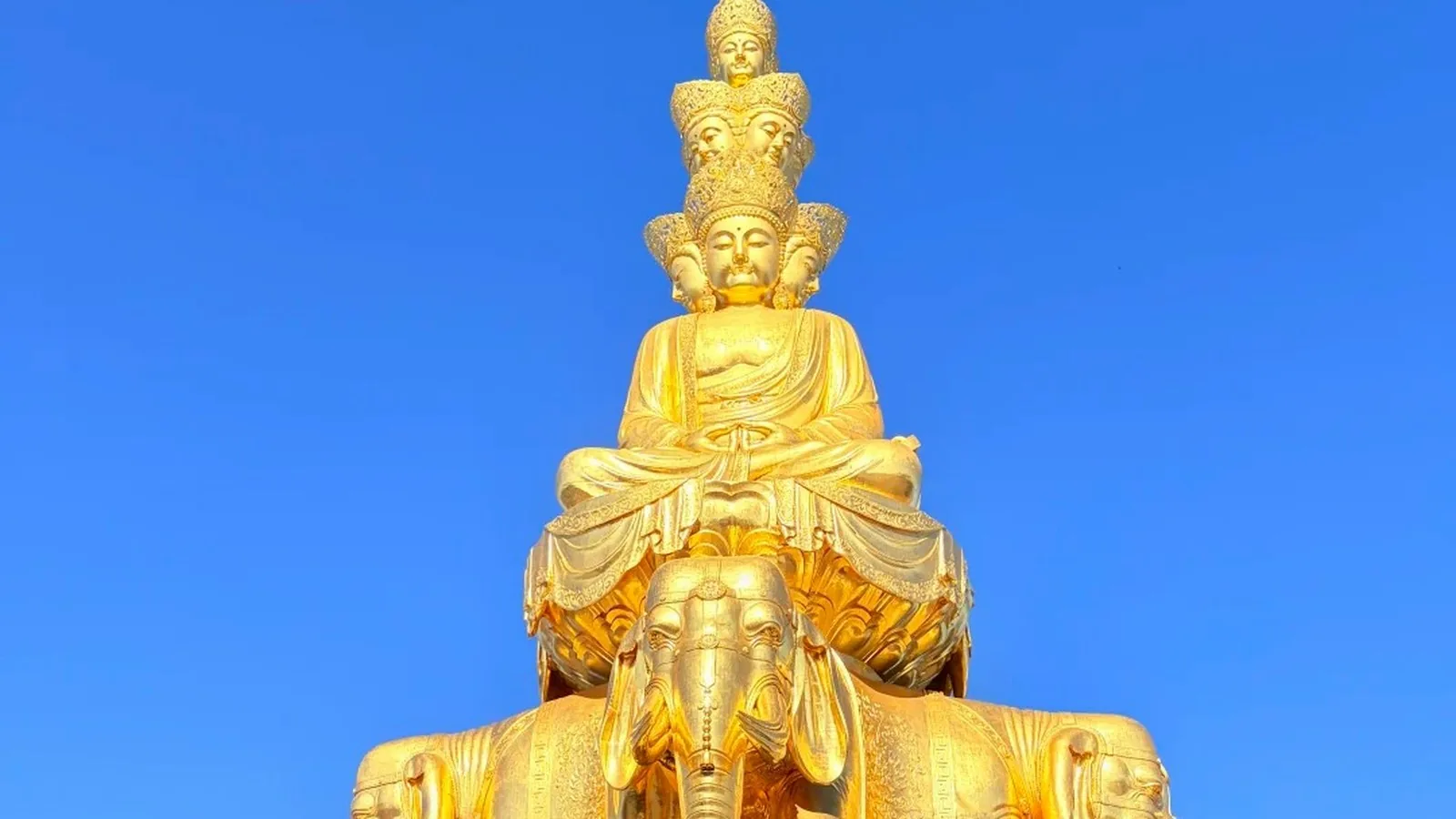 峨眉山金顶