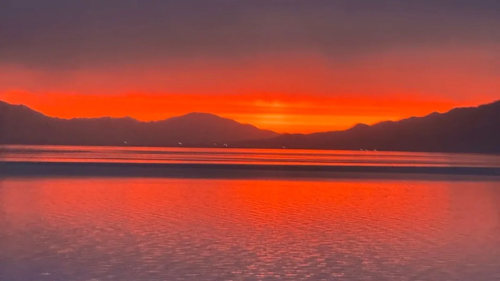 赛湖日出